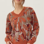 RUST ABSTRACT PRINT SWEATER