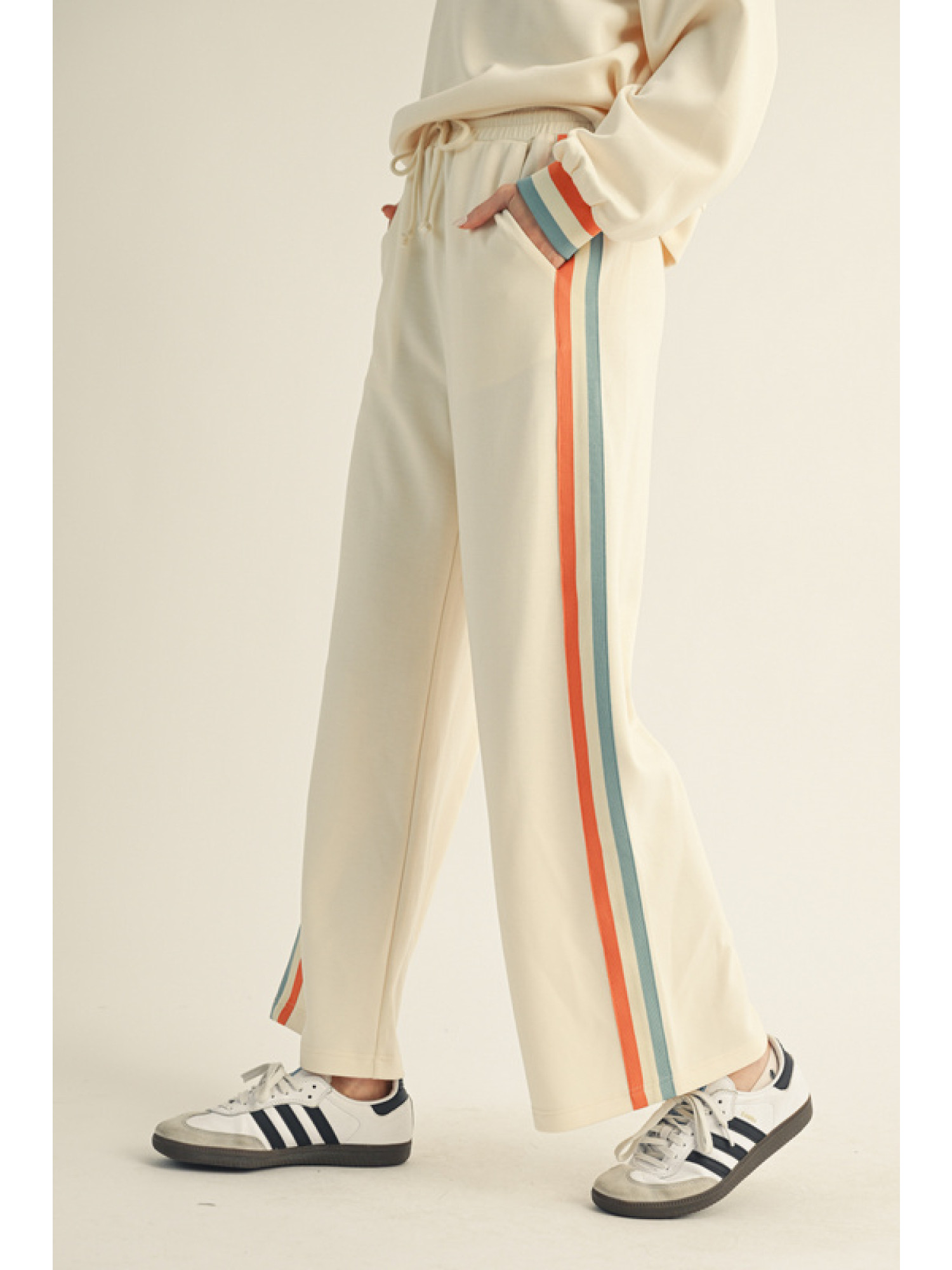 05-21-2025-2519 STRIPED SWEATPANTS WITH DRAWSTRING WASTE - Image 1