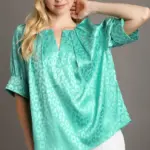 SPLIT NECK ANIMAL PRINT TOP